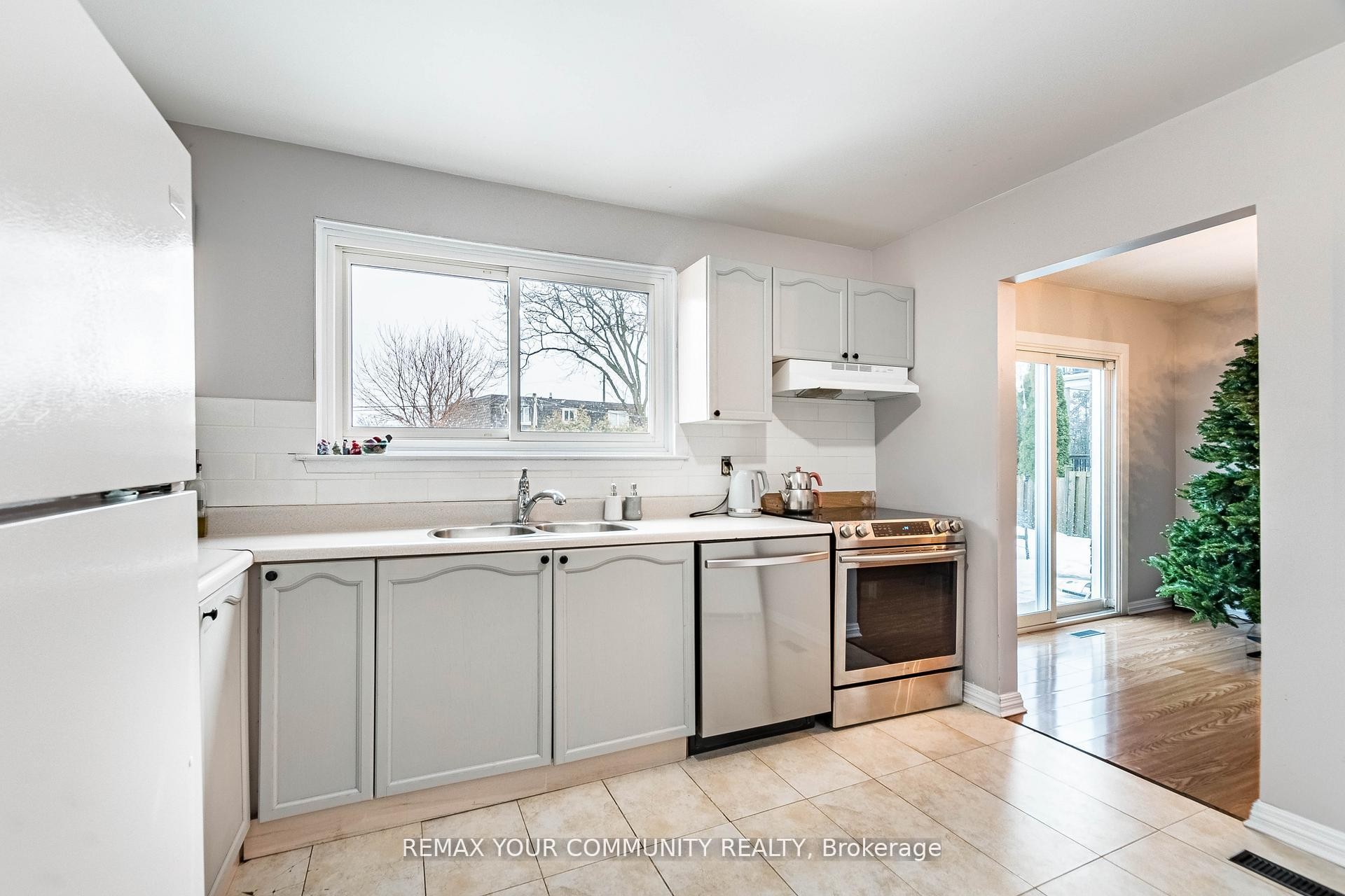 









2202


Bridge

Road,
Oakville,




ON
L6L 2G3

