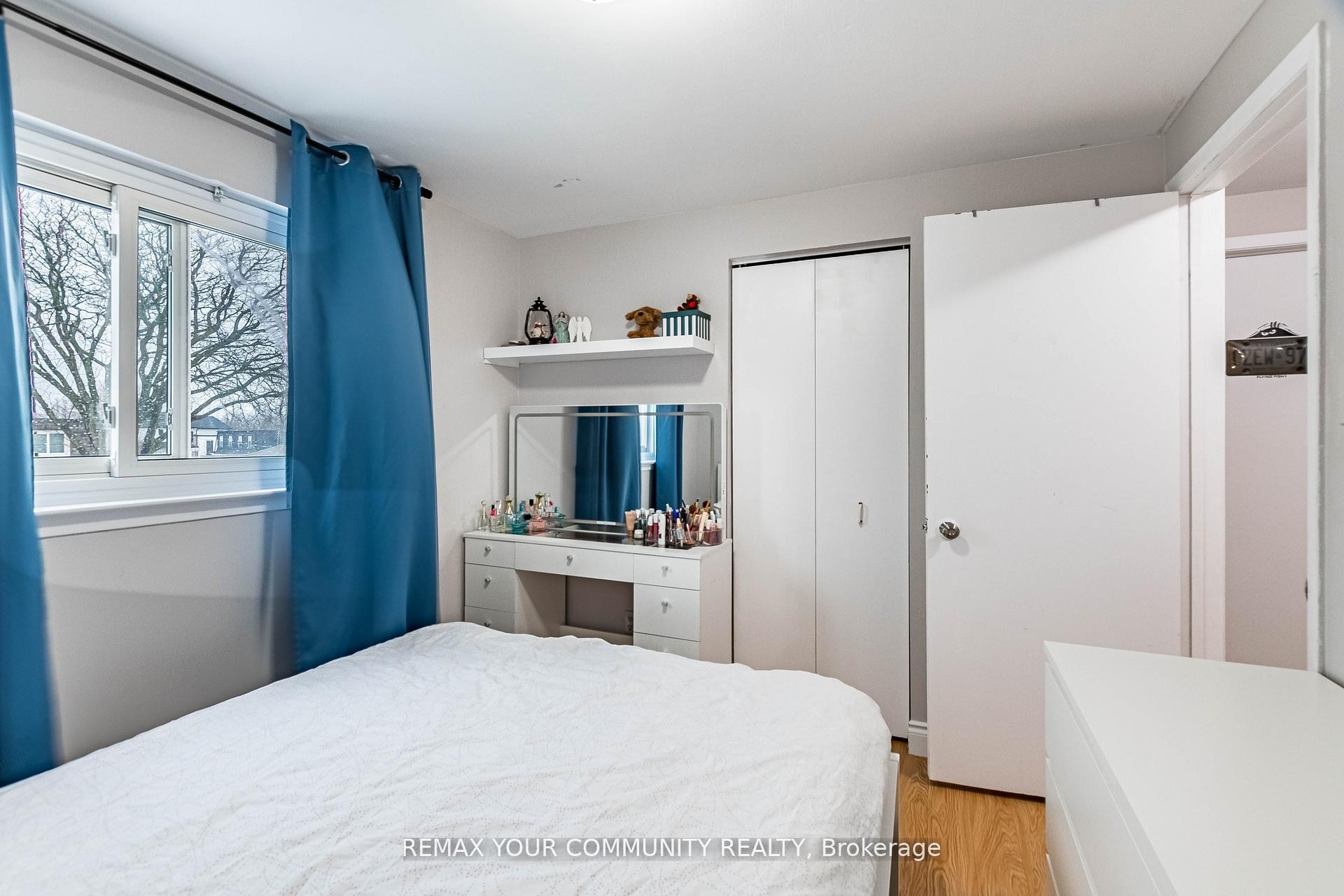 









2202


Bridge

Road,
Oakville,




ON
L6L 2G3

