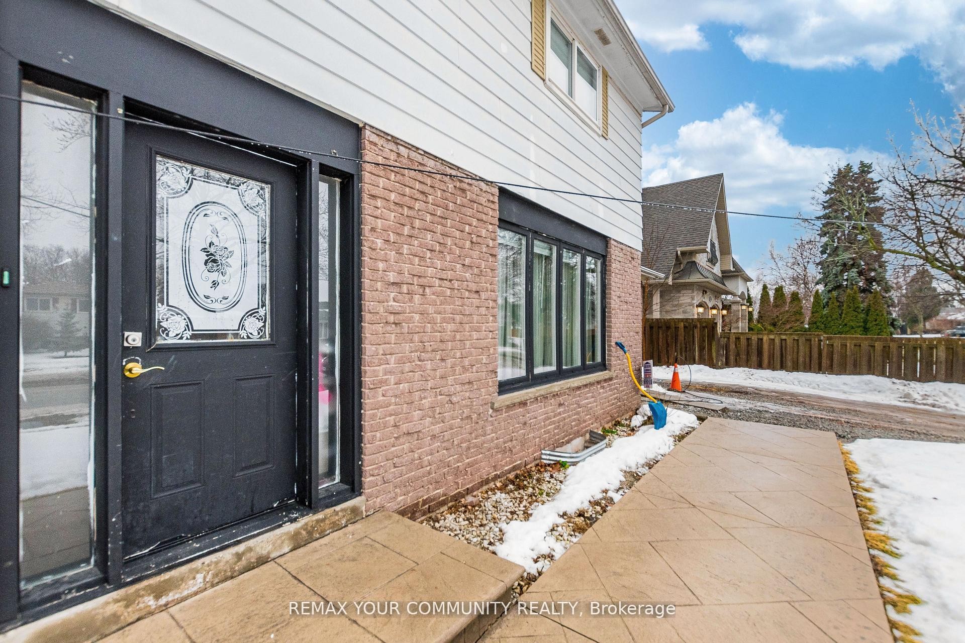 









2202


Bridge

Road,
Oakville,




ON
L6L 2G3

