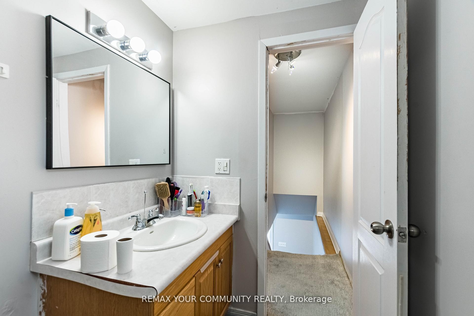 









2202


Bridge

Road,
Oakville,




ON
L6L 2G3

