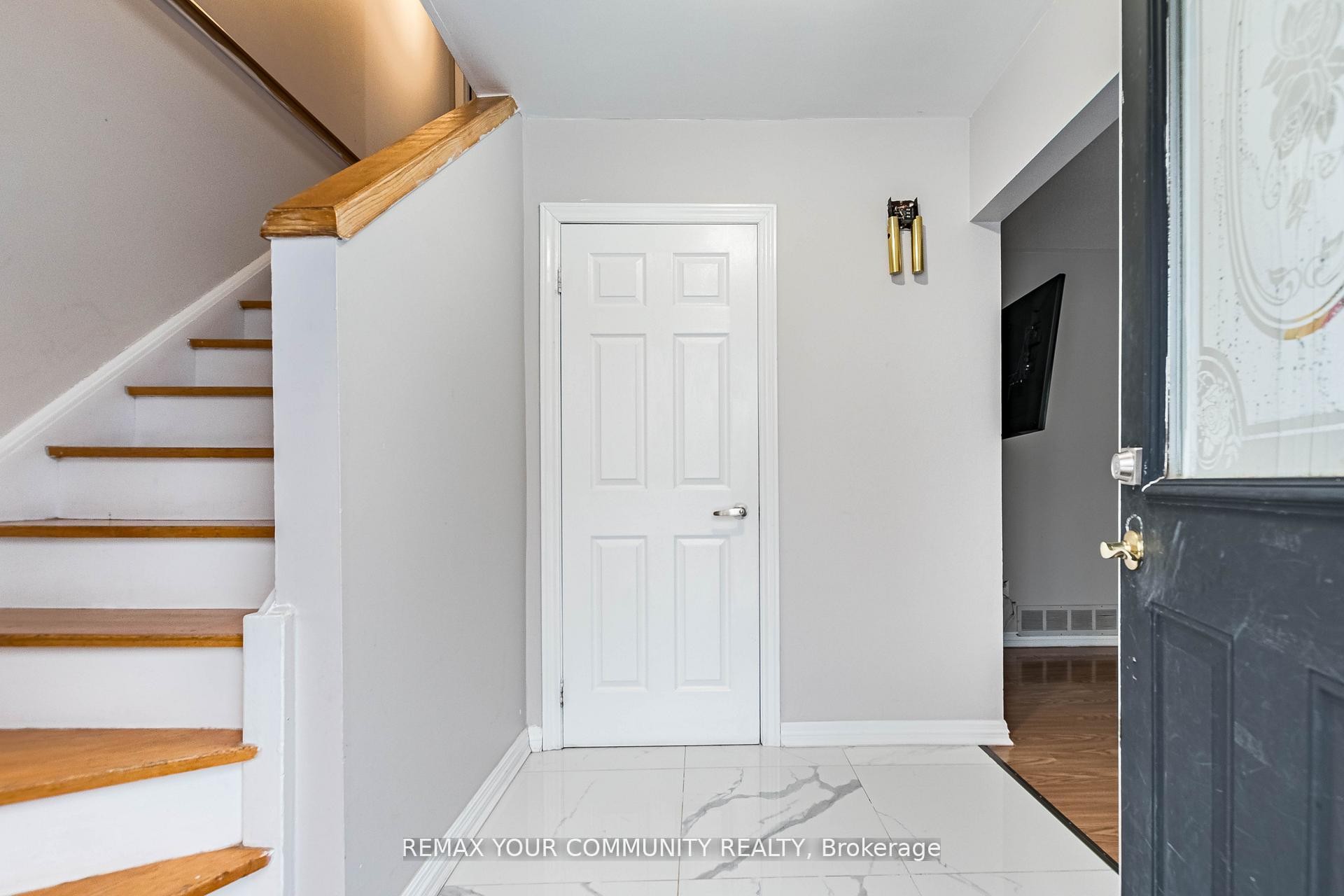 









2202


Bridge

Road,
Oakville,




ON
L6L 2G3

