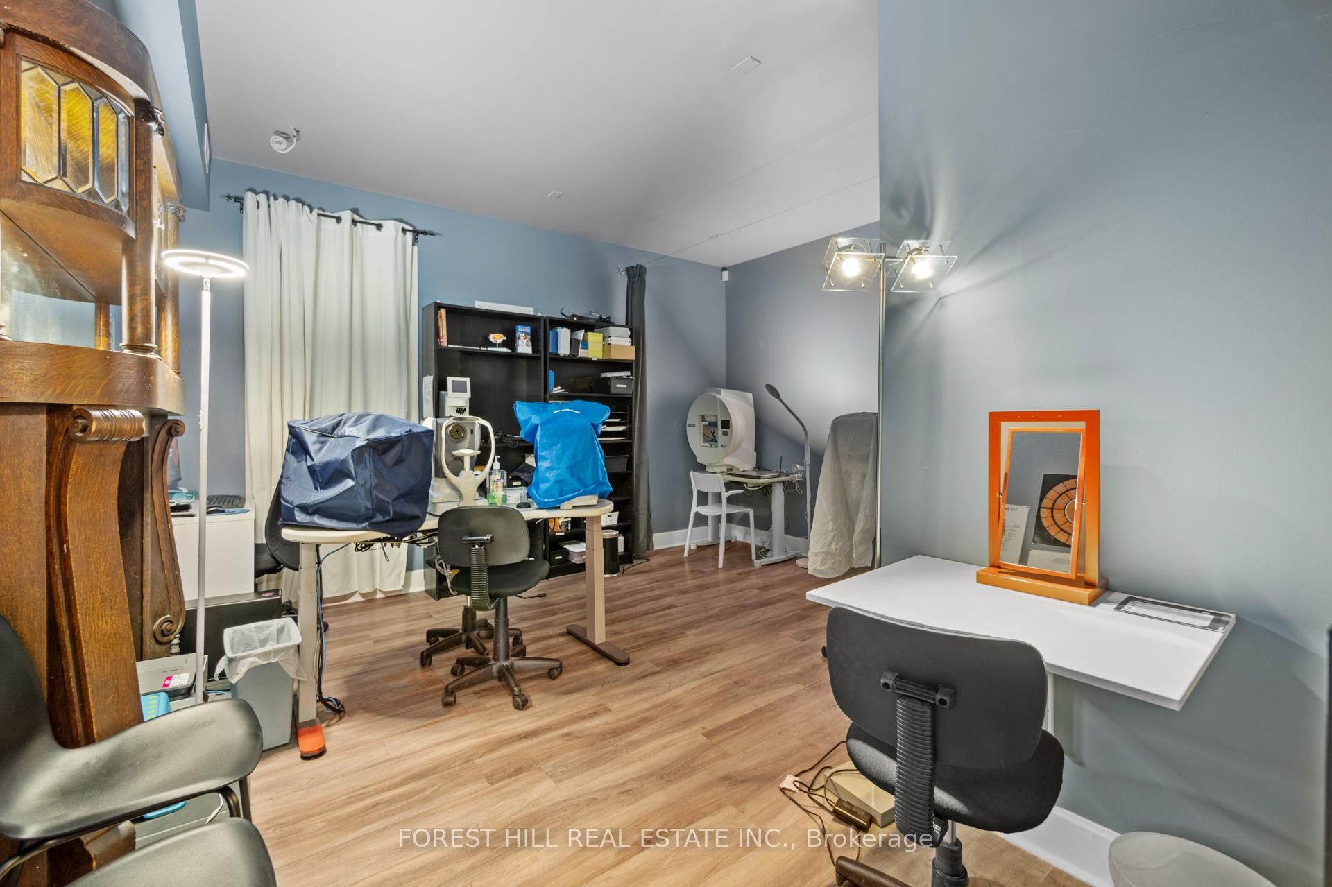 









201


Queen

Street South,
Mississauga,




ON
L5M 1L4

