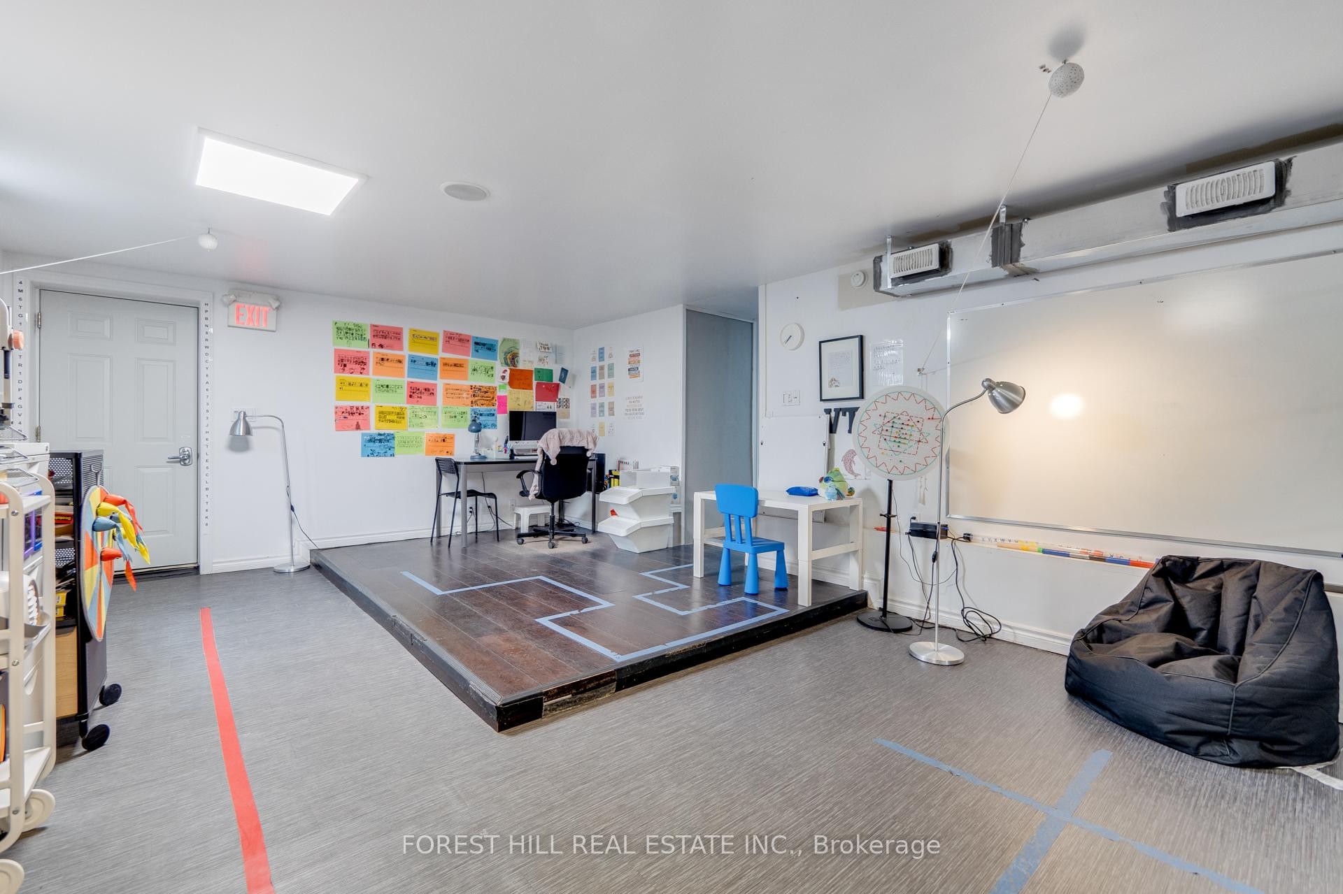 









201


Queen

Street South,
Mississauga,




ON
L5M 1L4

