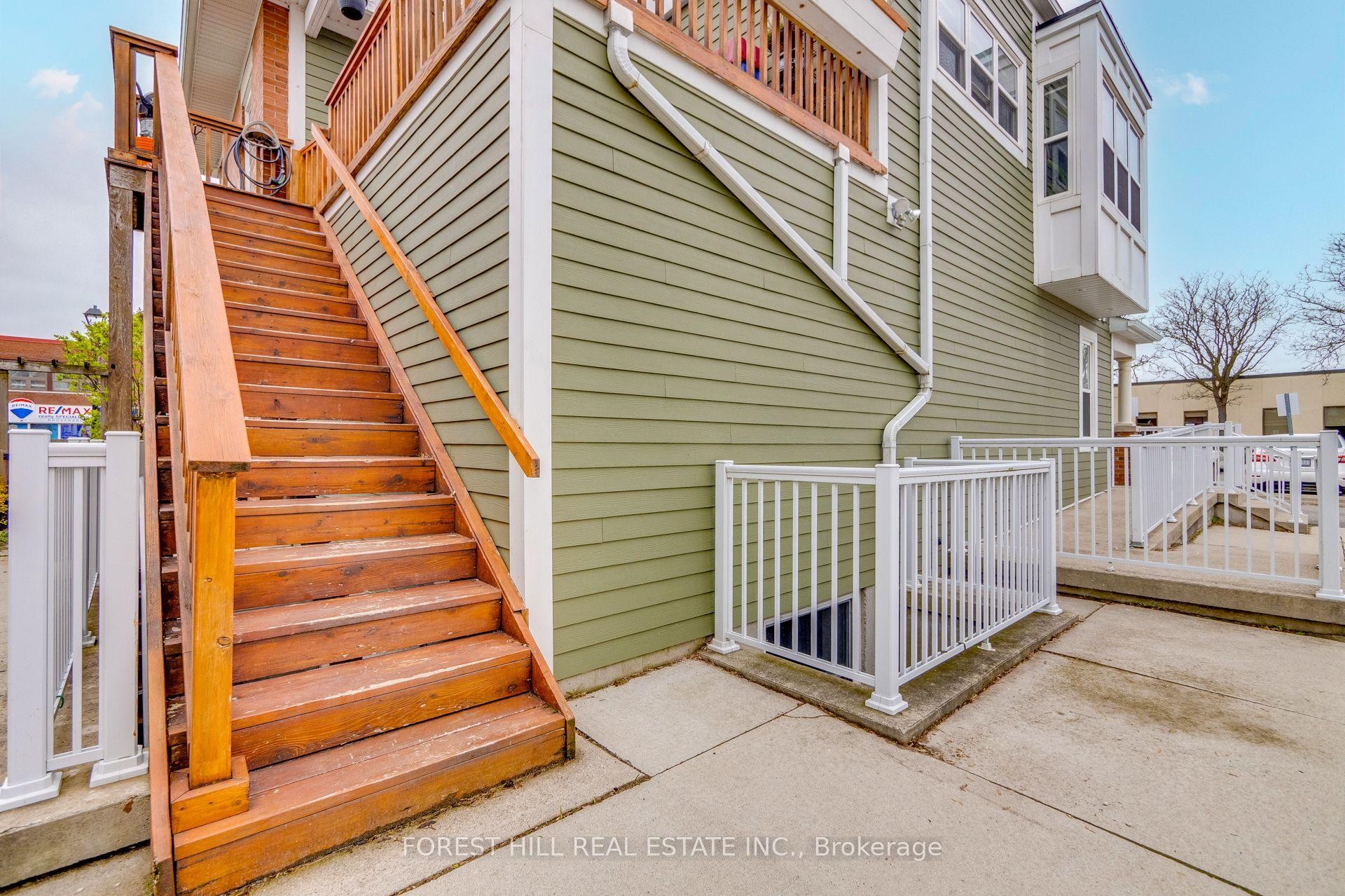 









201


Queen

Street South,
Mississauga,




ON
L5M 1L4

