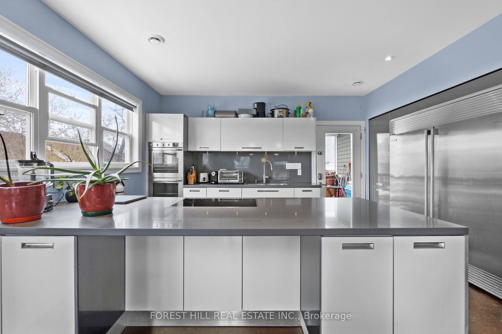 









201


Queen

Street South,
Mississauga,




ON
L5M 1L4

