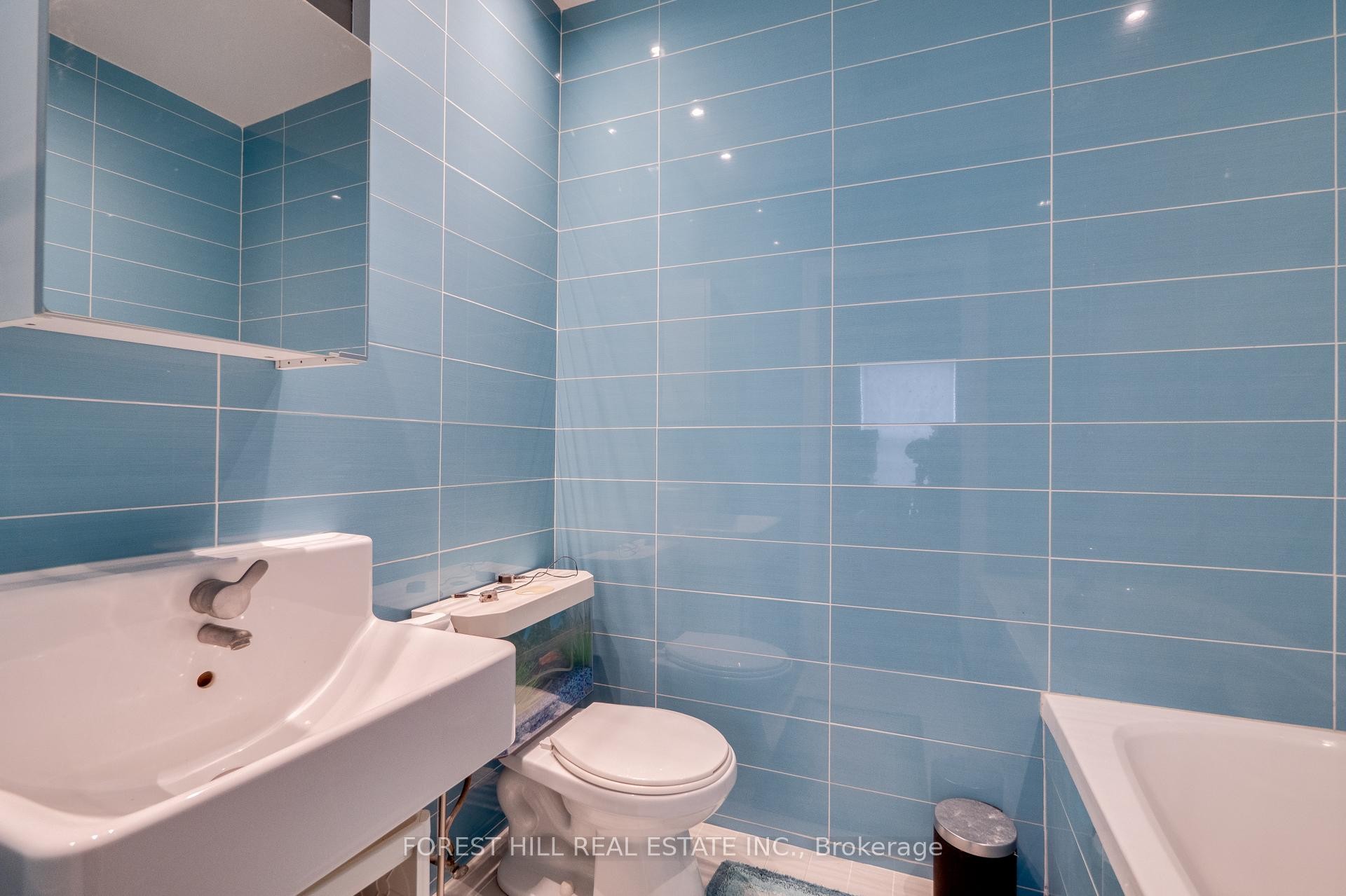 









201


Queen

Street South,
Mississauga,




ON
L5M 1L4

