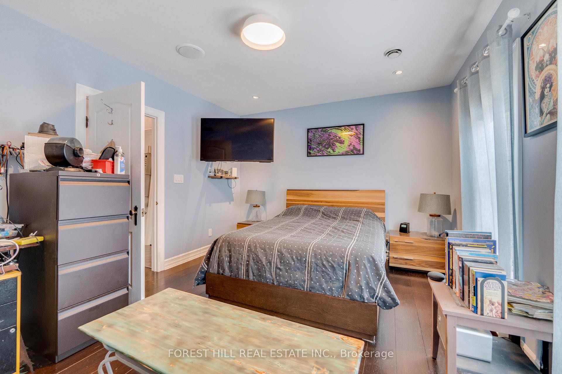 









201


Queen

Street South,
Mississauga,




ON
L5M 1L4


