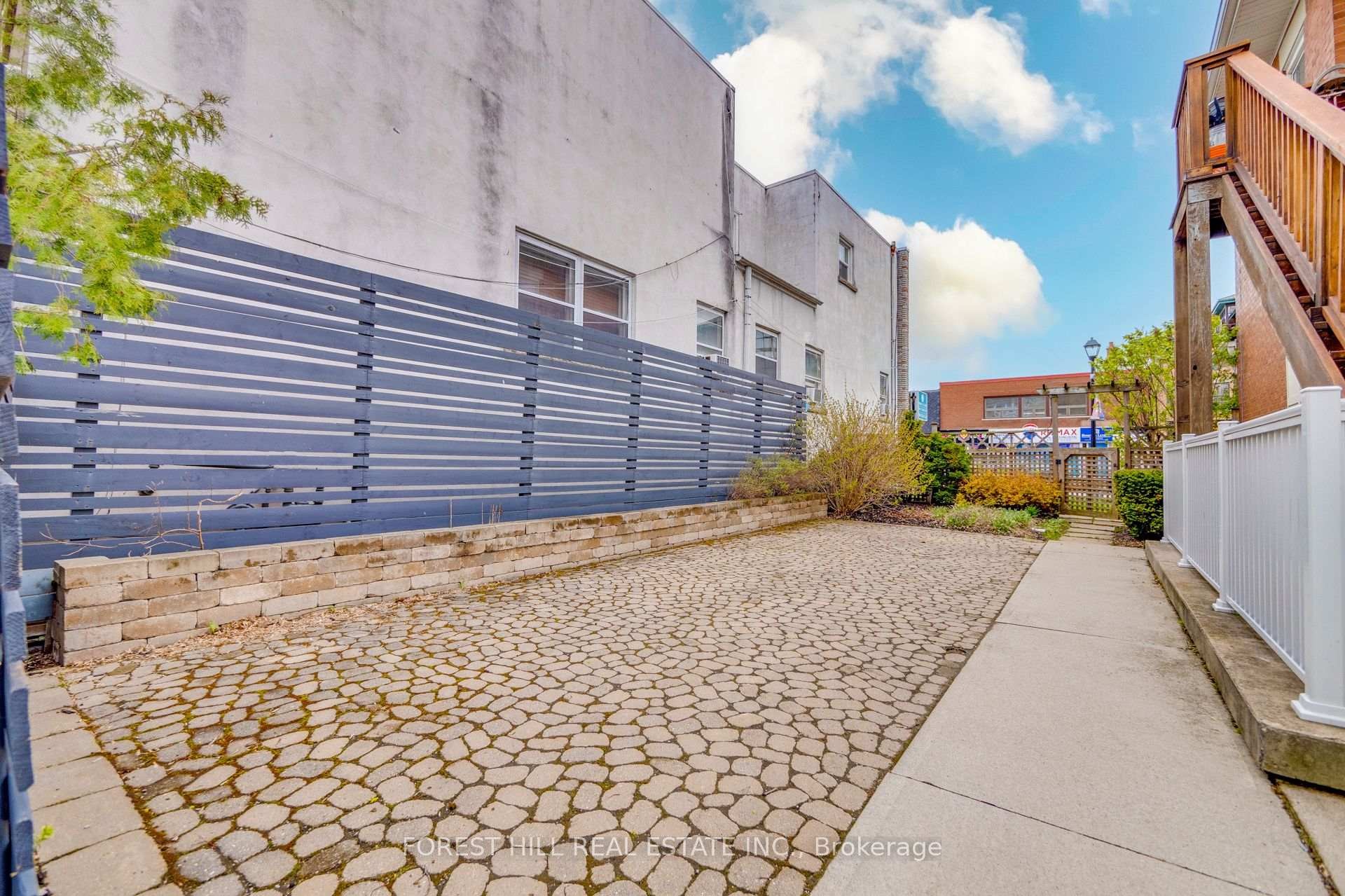 









201


Queen

Street South,
Mississauga,




ON
L5M 1L4

