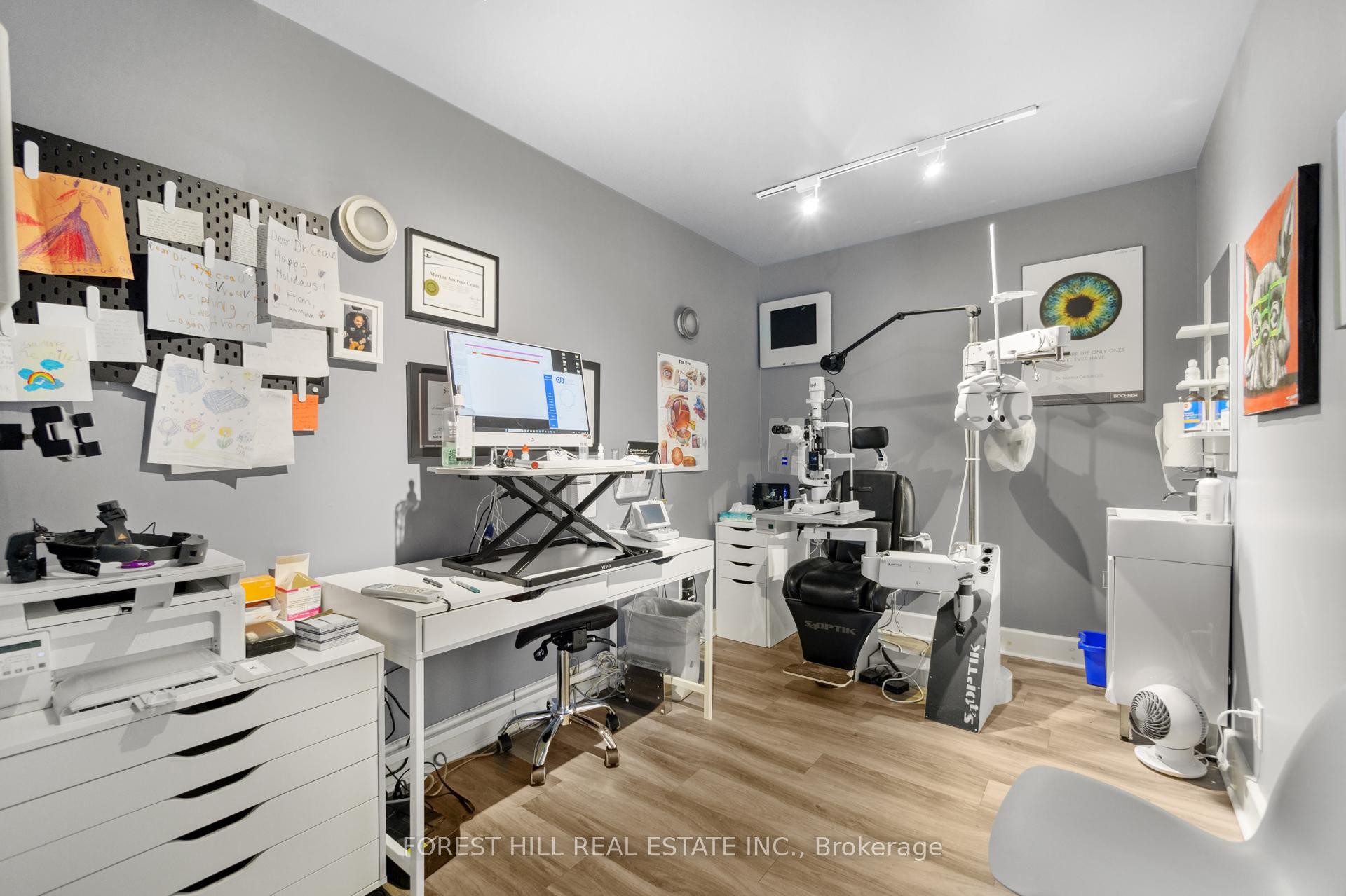 









201


Queen

Street South,
Mississauga,




ON
L5M 1L4

