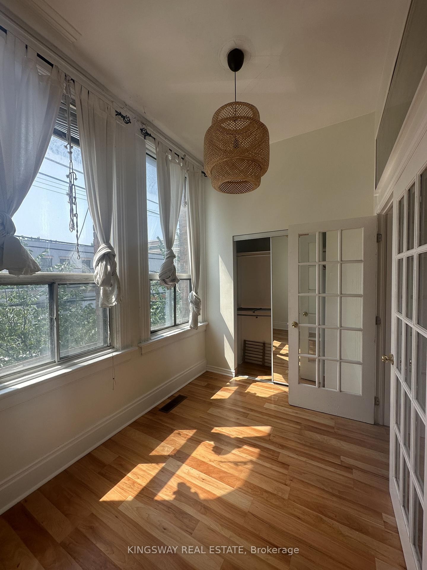 









1504


Queen

Street West, 2A,
Toronto,




ON
M6R 1A4

