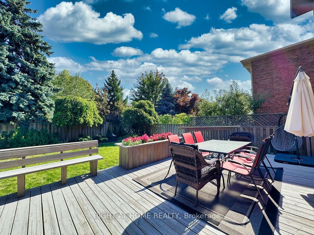 









1986


Roy Ivor

Crescent,
Mississauga,




ON
L5L 3N8

