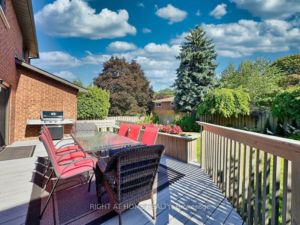 









1986


Roy Ivor

Crescent,
Mississauga,




ON
L5L 3N8

