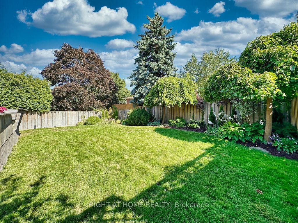 









1986


Roy Ivor

Crescent,
Mississauga,




ON
L5L 3N8

