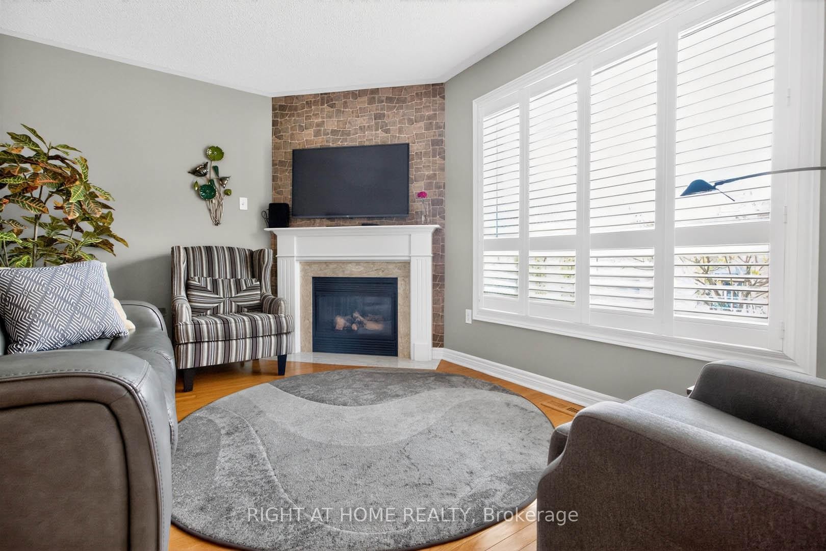 









315


Centennial Forest

Drive,
Milton,




ON
L9T 5X4

