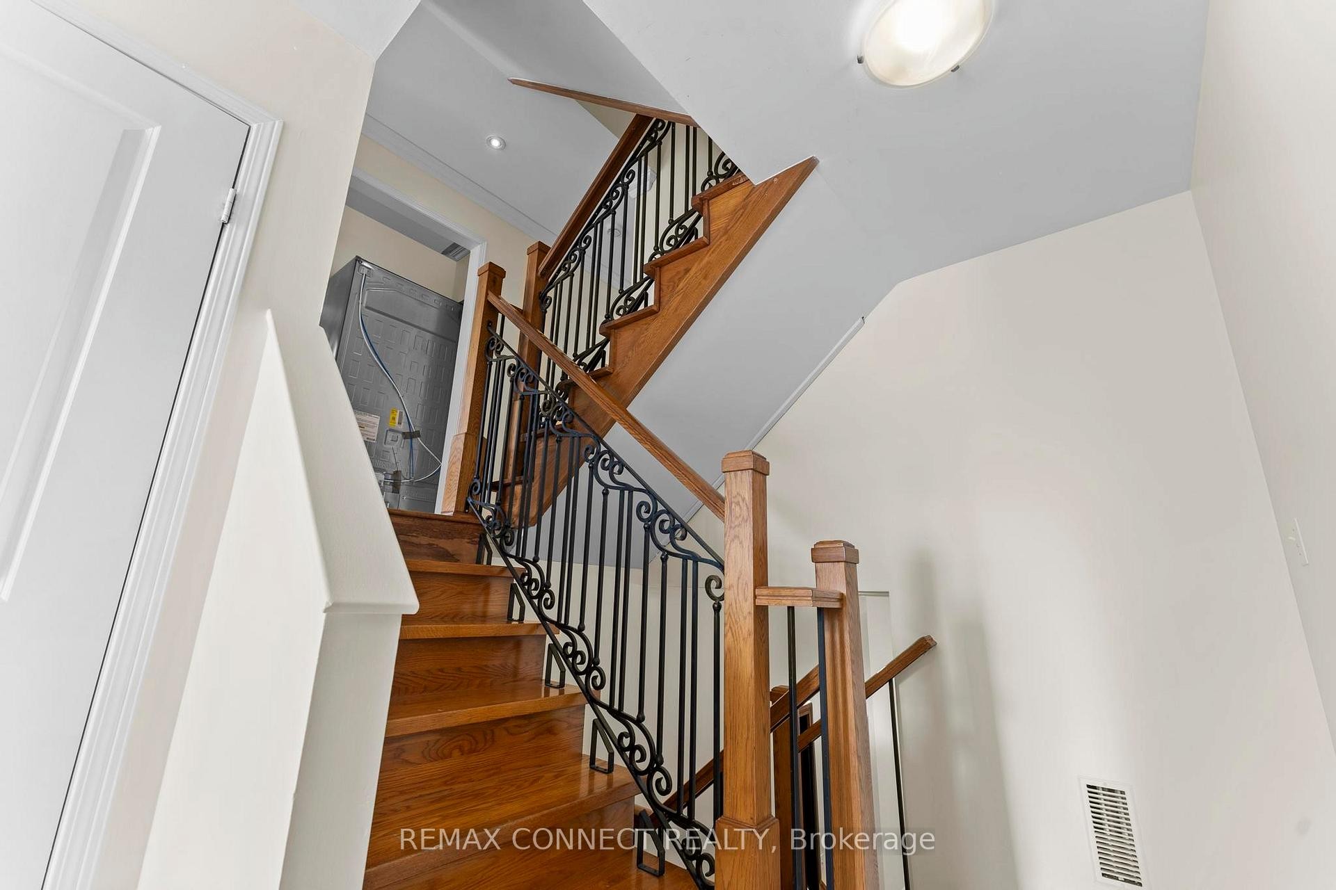 









90


Munroe

Street, #Bedroom,
Cobourg,




ON
K9A 1C1

