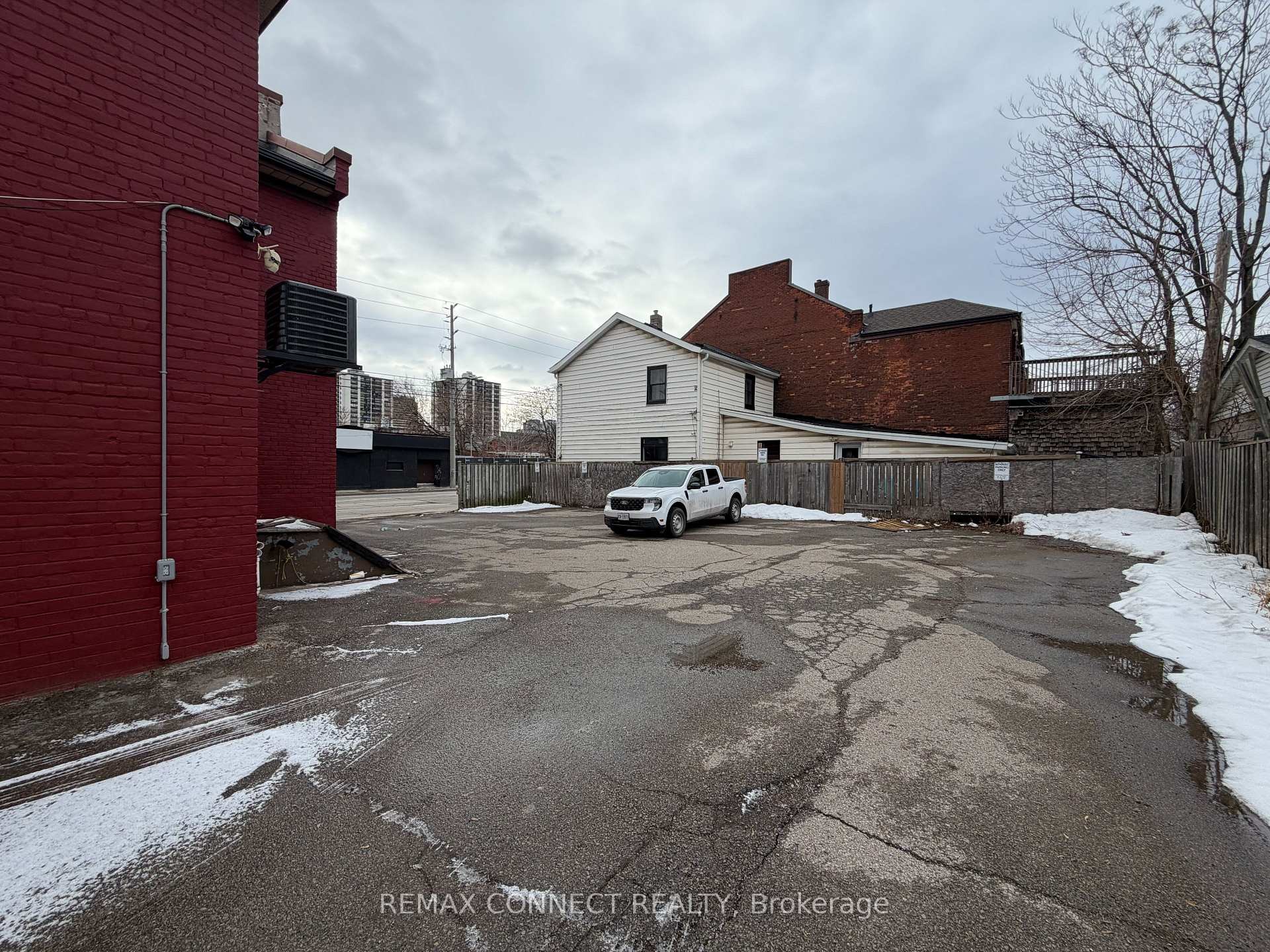 









267


Catharine

Street North, Unit 2,
Hamilton,




ON
L8L 4S8

