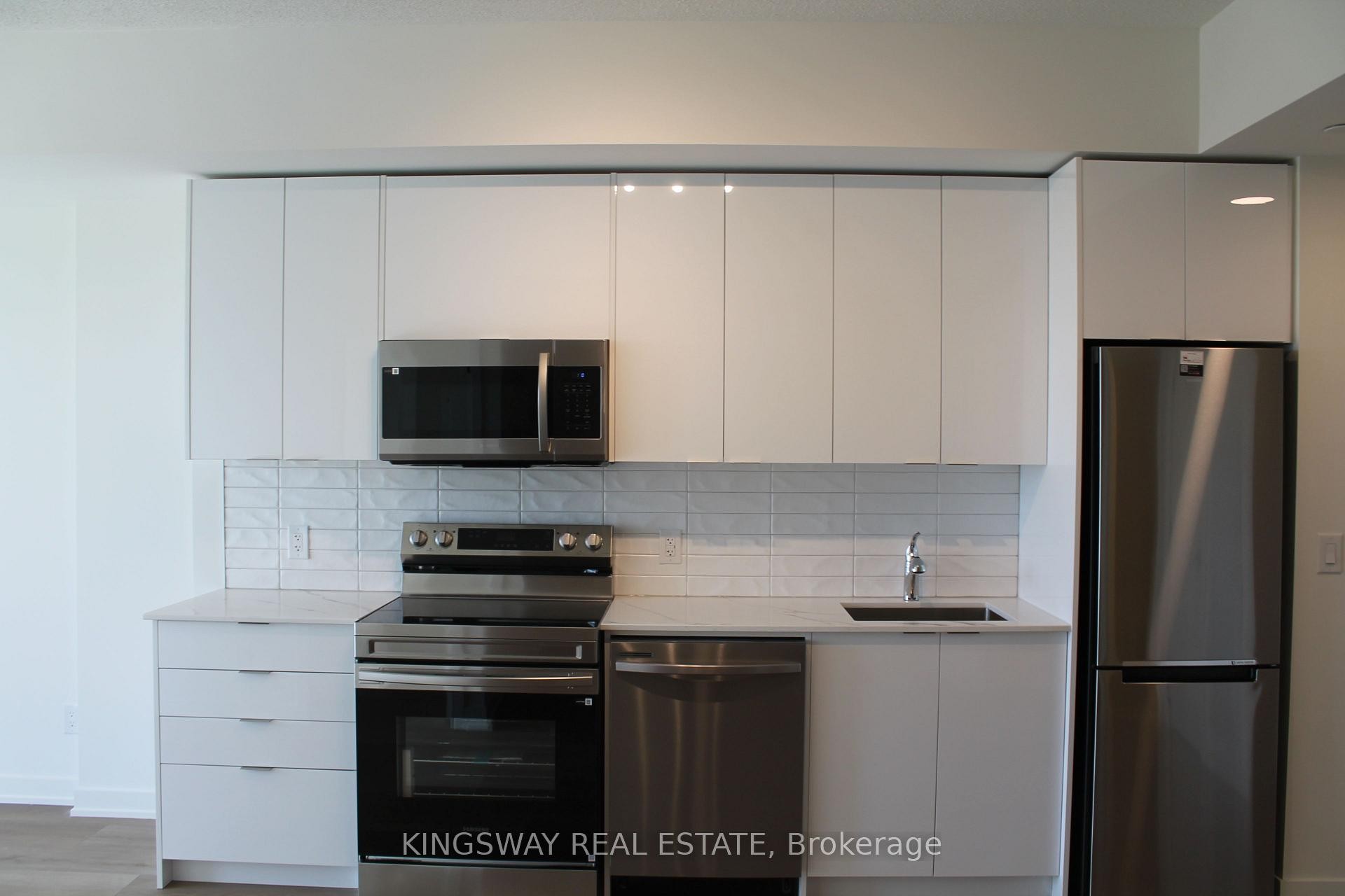 









33


Erie Ave

Avenue, 1212,
Brantford,




ON
N3S 2E7

