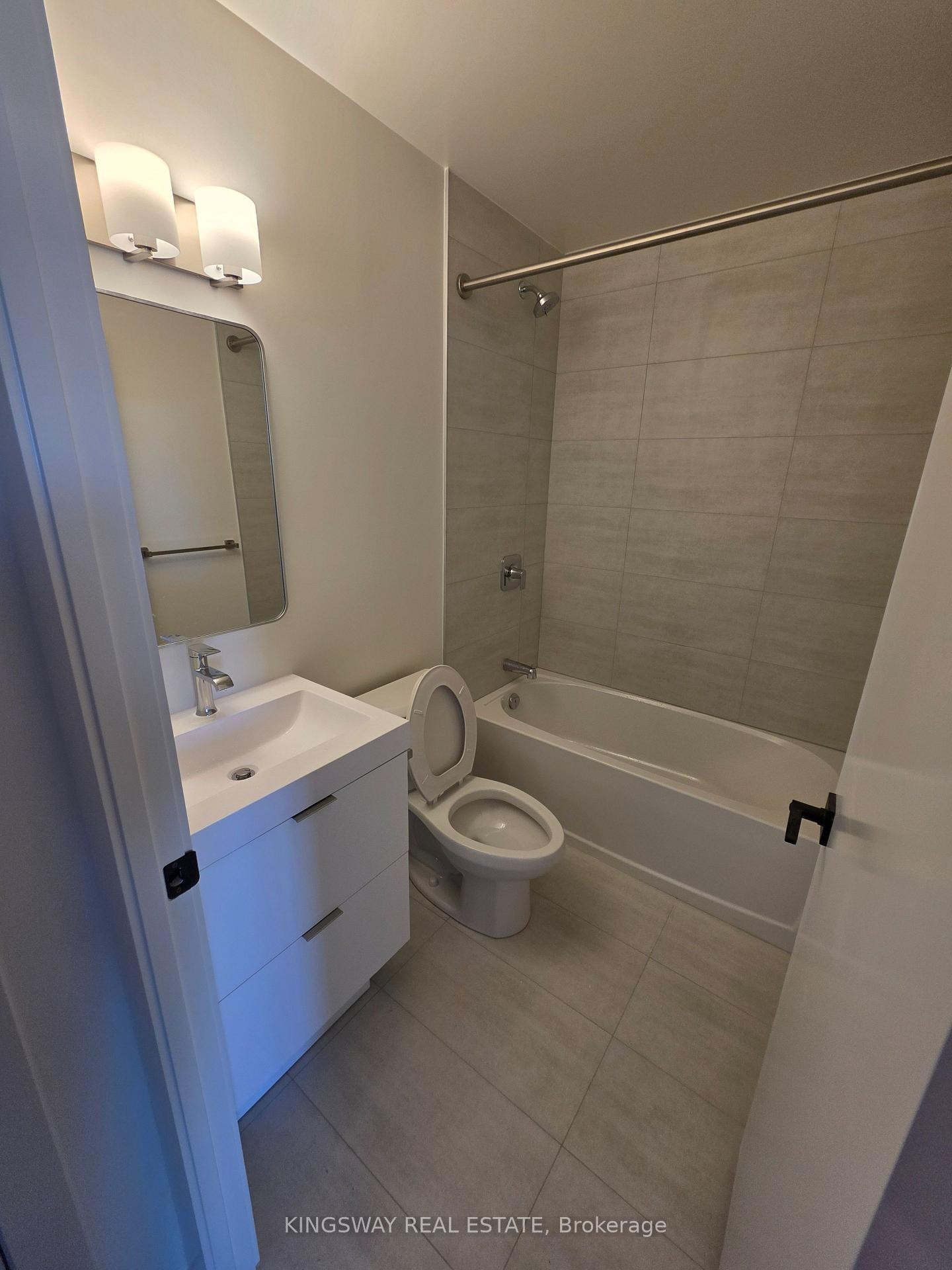 









33


Erie Ave

Avenue, 1212,
Brantford,




ON
N3S 2E7

