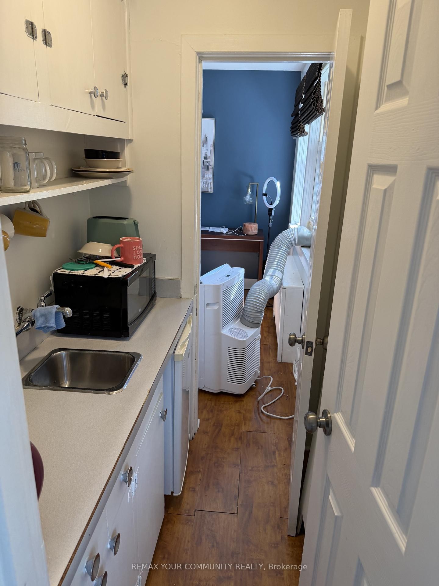 









100


Victoria

Avenue,
Belleville,




ON
K8N 2A5

