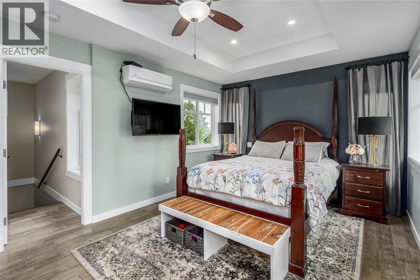 












332 2nd St

,
Courtenay,




British Columbia
V9N1B8

