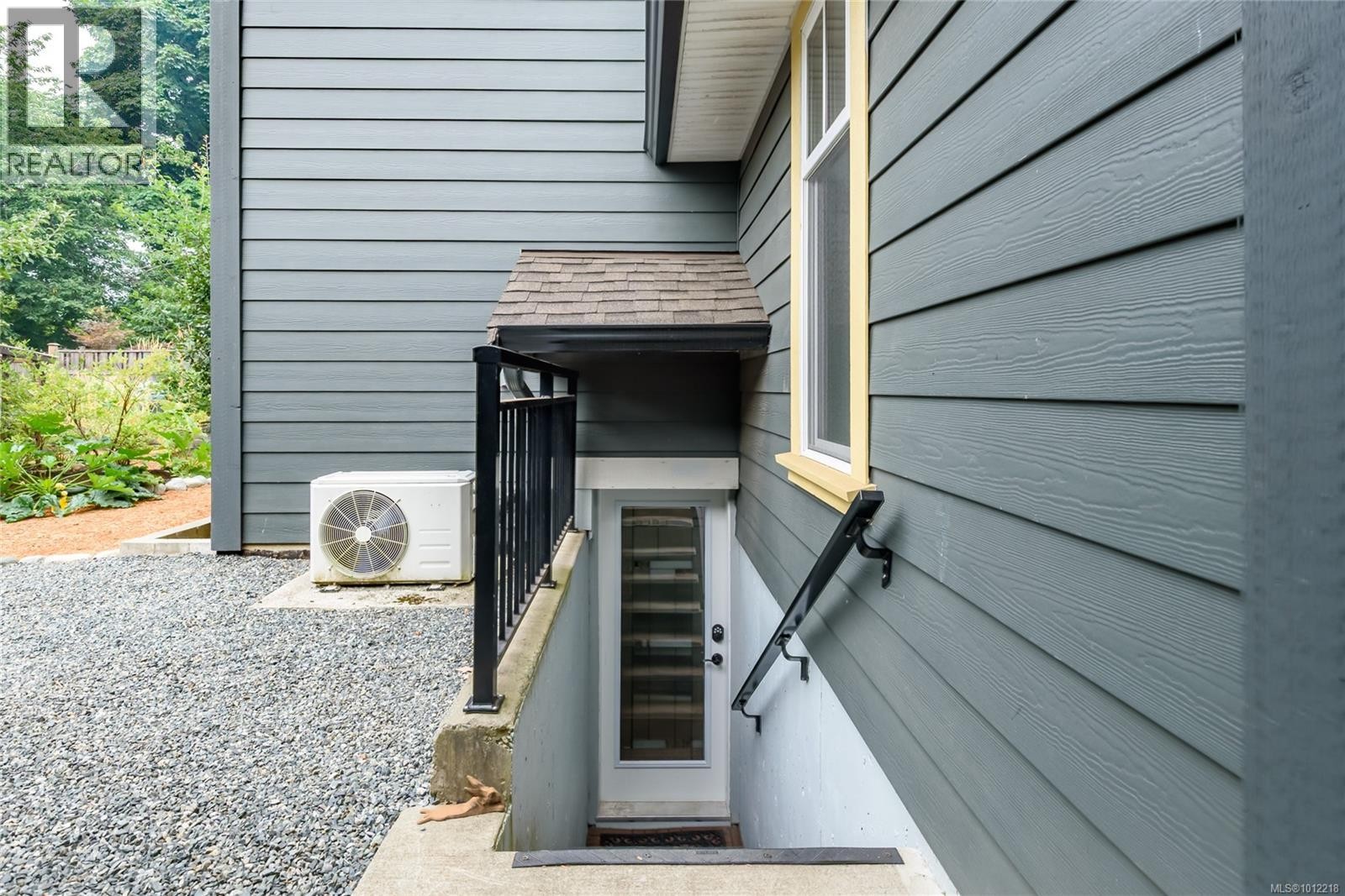 












332 2nd St

,
Courtenay,




British Columbia
V9N1B8

