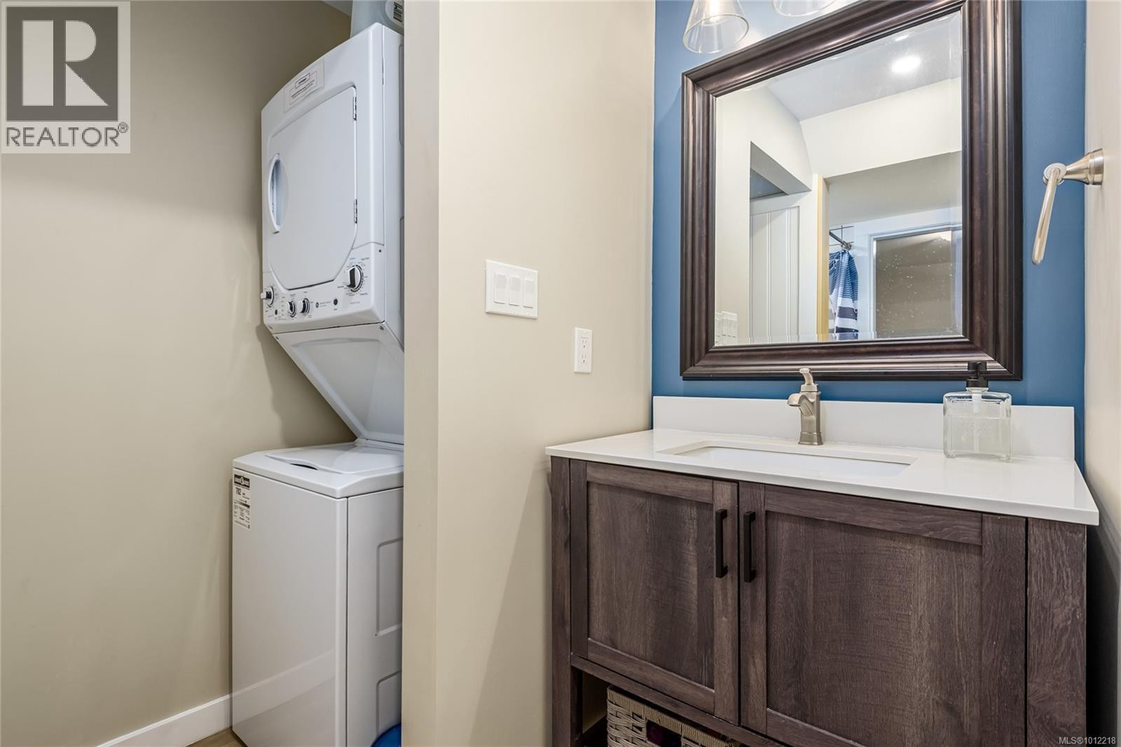 












332 2nd St

,
Courtenay,




British Columbia
V9N1B8

