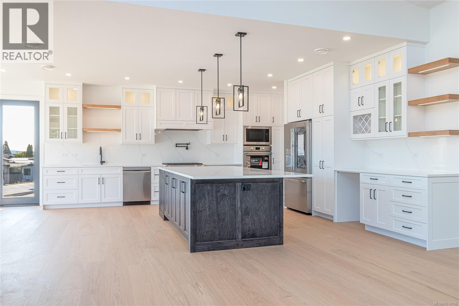 












10928 Grandview Rd

,
Saltair,




British Columbia
V9G1Z7

