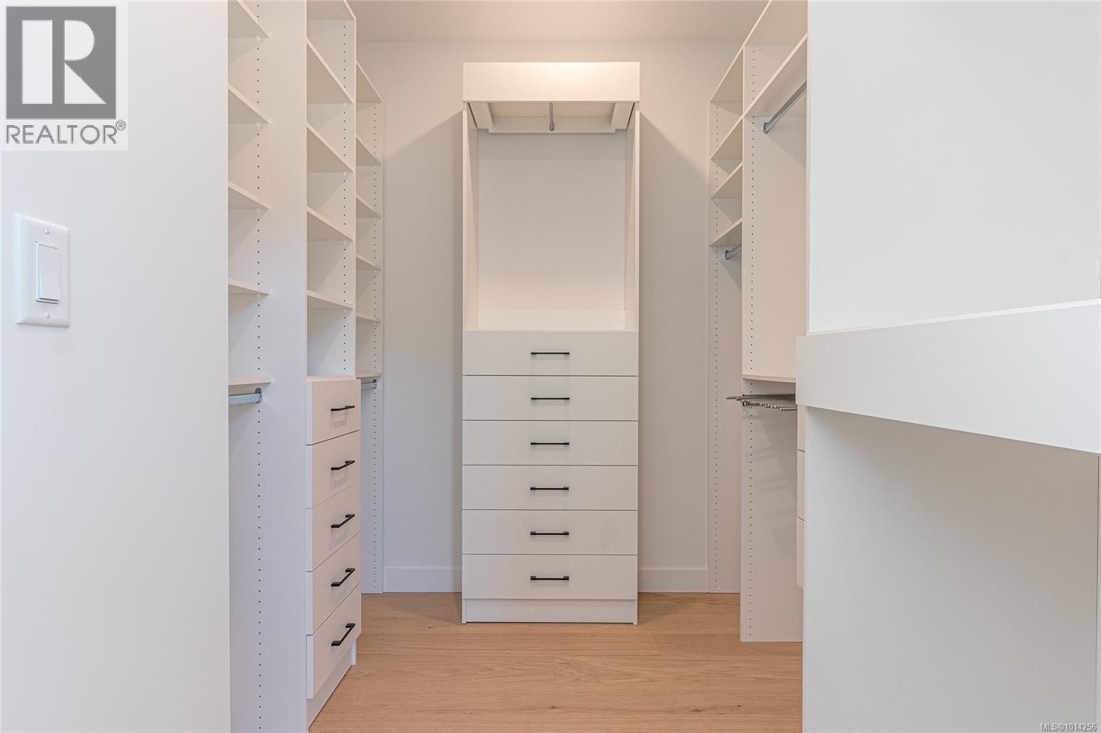 












10928 Grandview Rd

,
Saltair,




British Columbia
V9G1Z7

