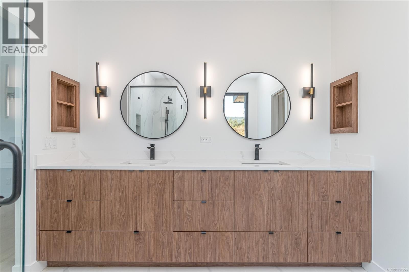 












10928 Grandview Rd

,
Saltair,




British Columbia
V9G1Z7

