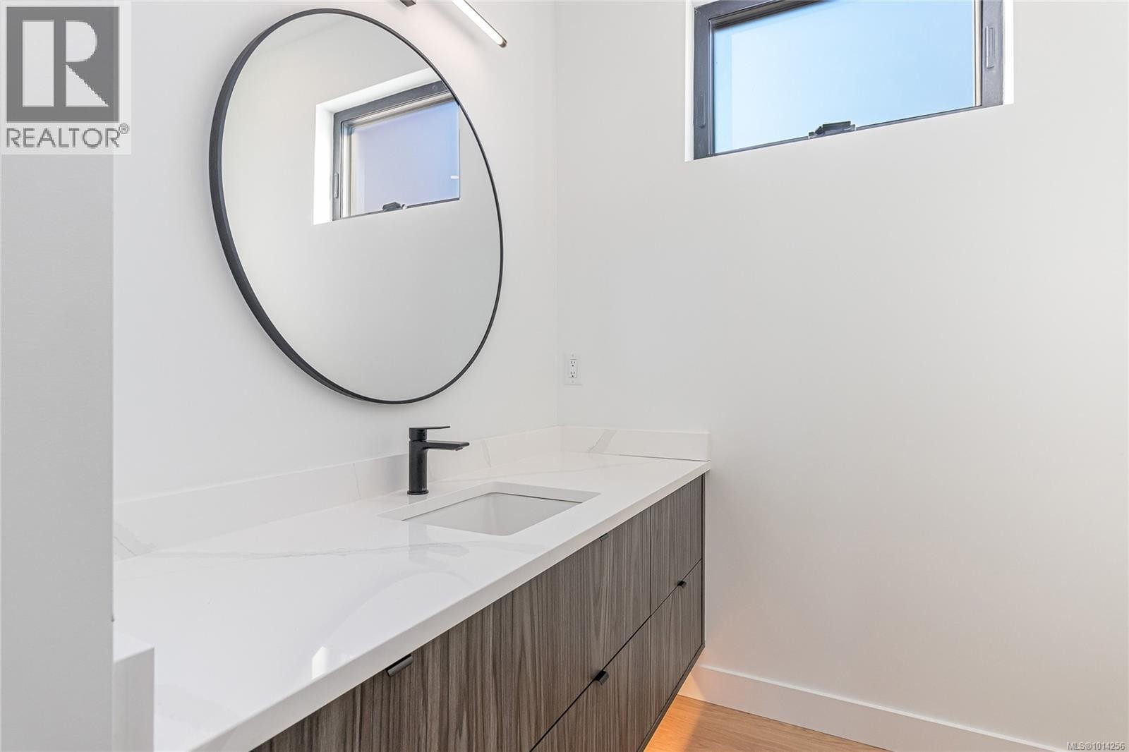 












10928 Grandview Rd

,
Saltair,




British Columbia
V9G1Z7

