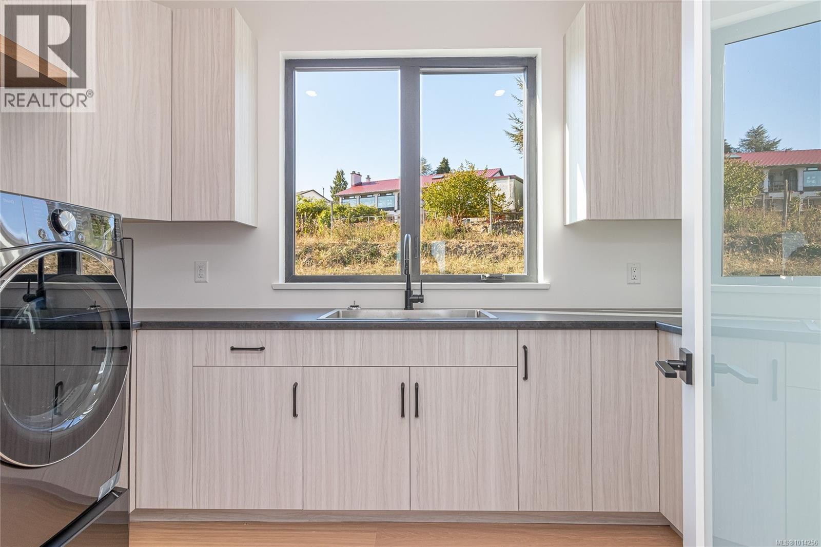 












10928 Grandview Rd

,
Saltair,




British Columbia
V9G1Z7

