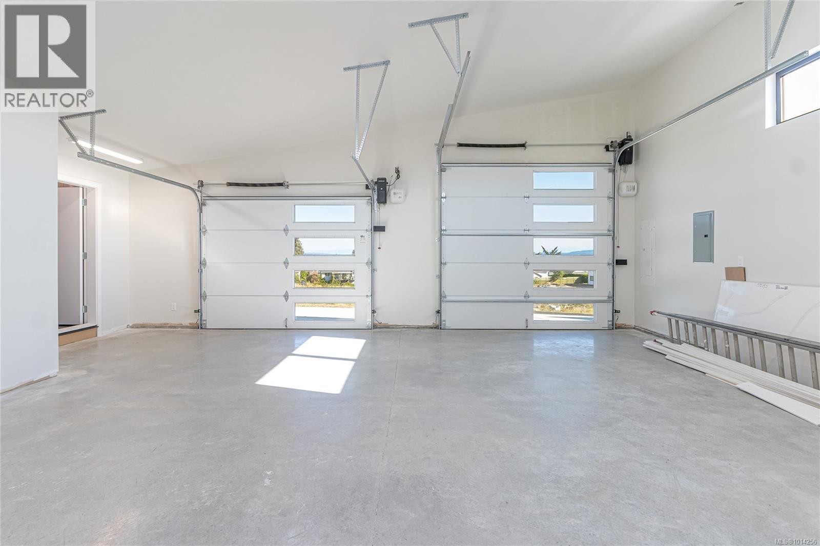 












10928 Grandview Rd

,
Saltair,




British Columbia
V9G1Z7

