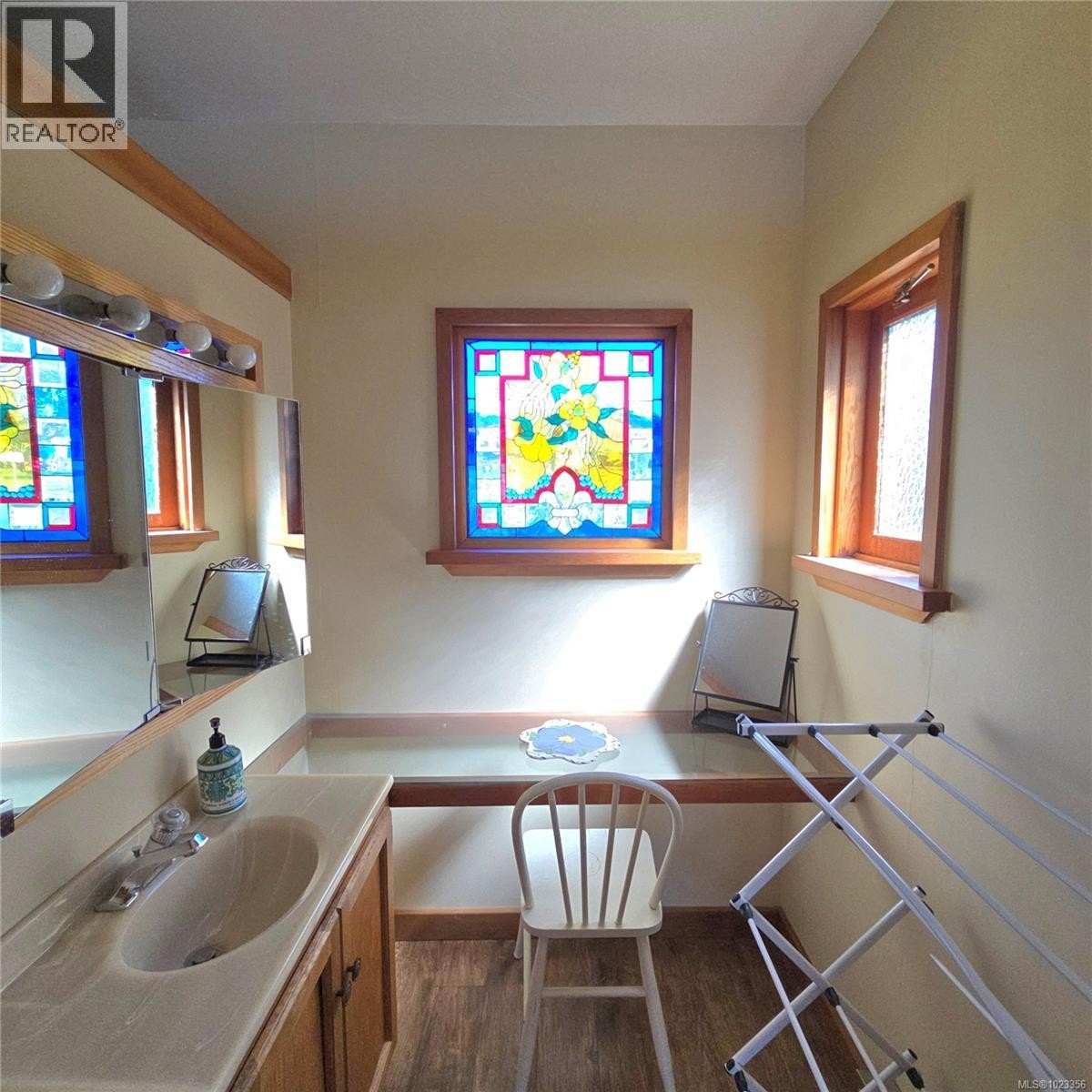 












220 1ST St

,
Sointula,




British Columbia
V0N3E0

