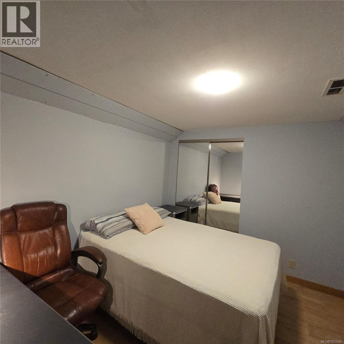 












220 1ST St

,
Sointula,




British Columbia
V0N3E0

