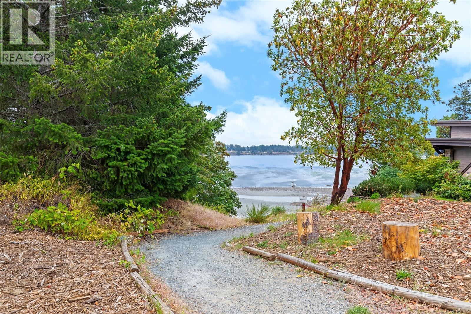 












212 (SA1) 1175 Resort Dr

,
Parksville,




British Columbia
V9P2E3


