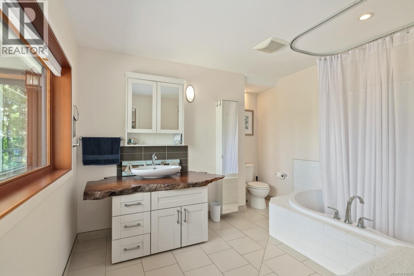 












10075 Daniel St

,
Chemainus,




British Columbia
V0R1K1

