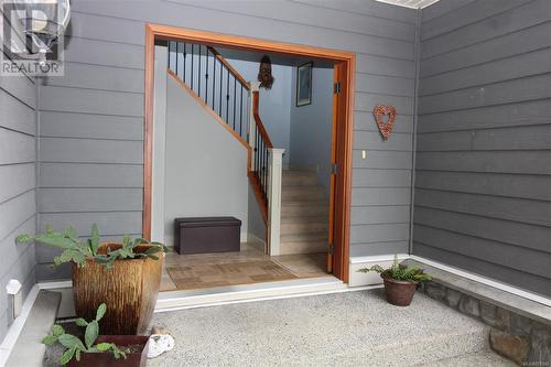 Double door entrance into home.