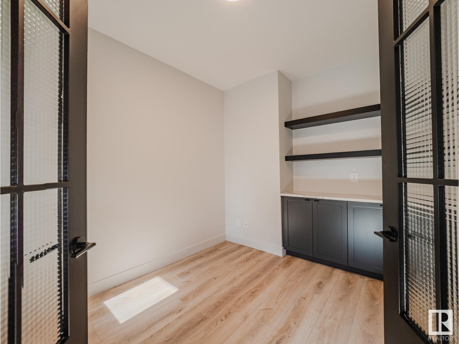 












7 HOLT CV

,
Spruce Grove,




Alberta
T7X2W9

