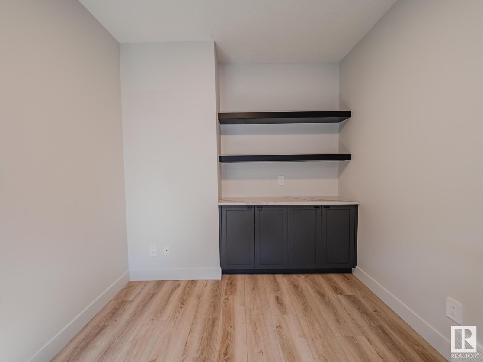 












7 HOLT CV

,
Spruce Grove,




Alberta
T7X2W9

