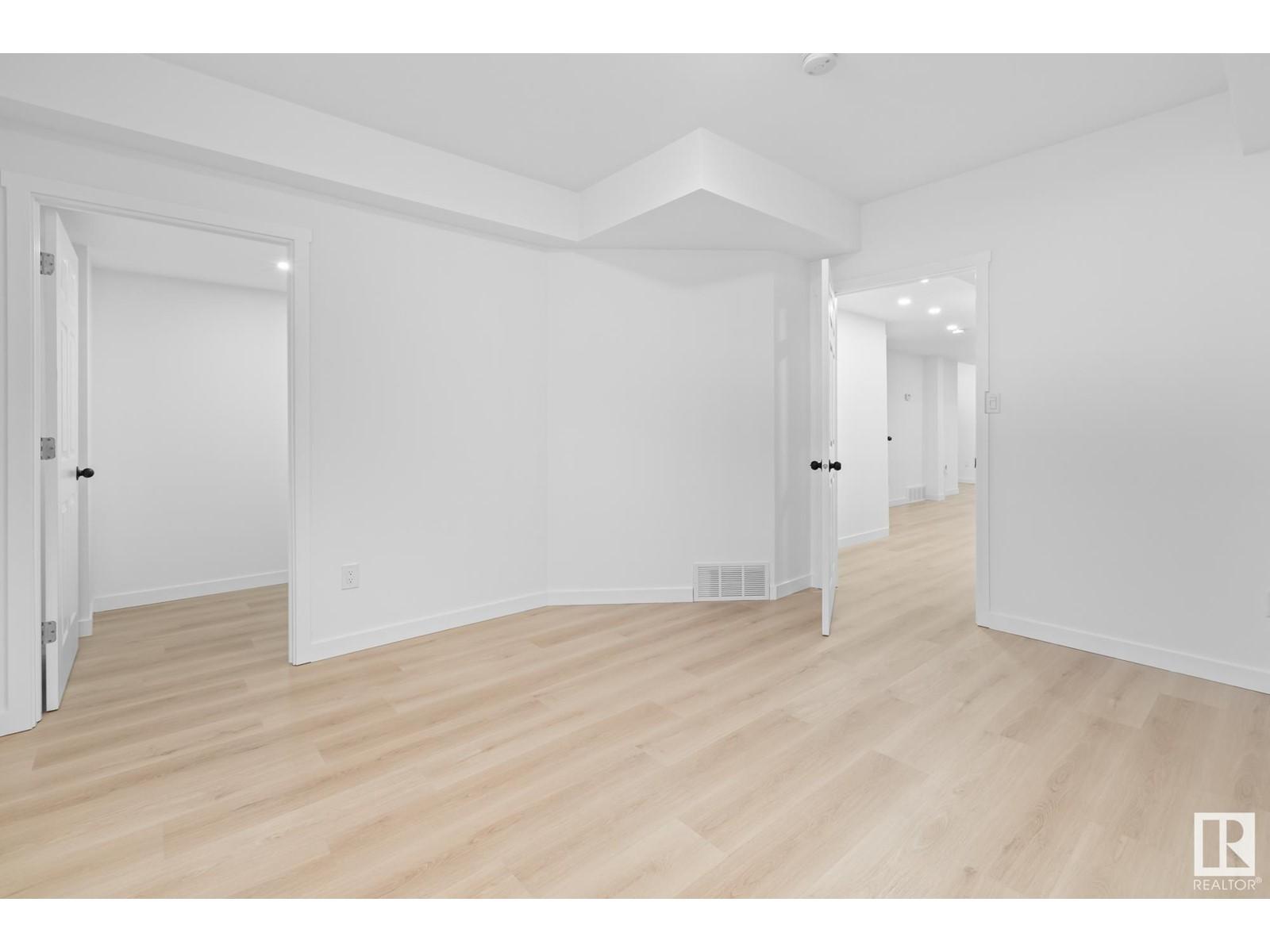 












10750 155 ST NW

,
Edmonton,




Alberta
T5P2M6

