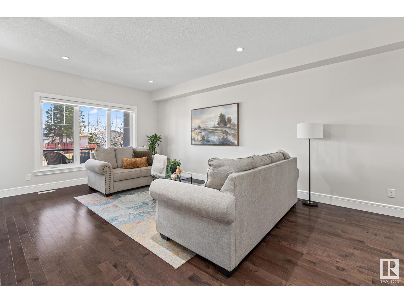 












10750 155 ST NW

,
Edmonton,




Alberta
T5P2M6

