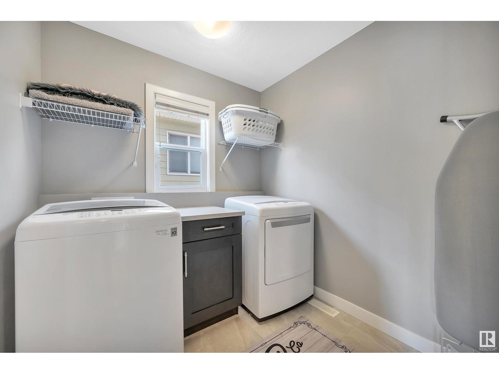 












2305 SPARROW CR NW

,
Edmonton,




Alberta
T5S0G8

