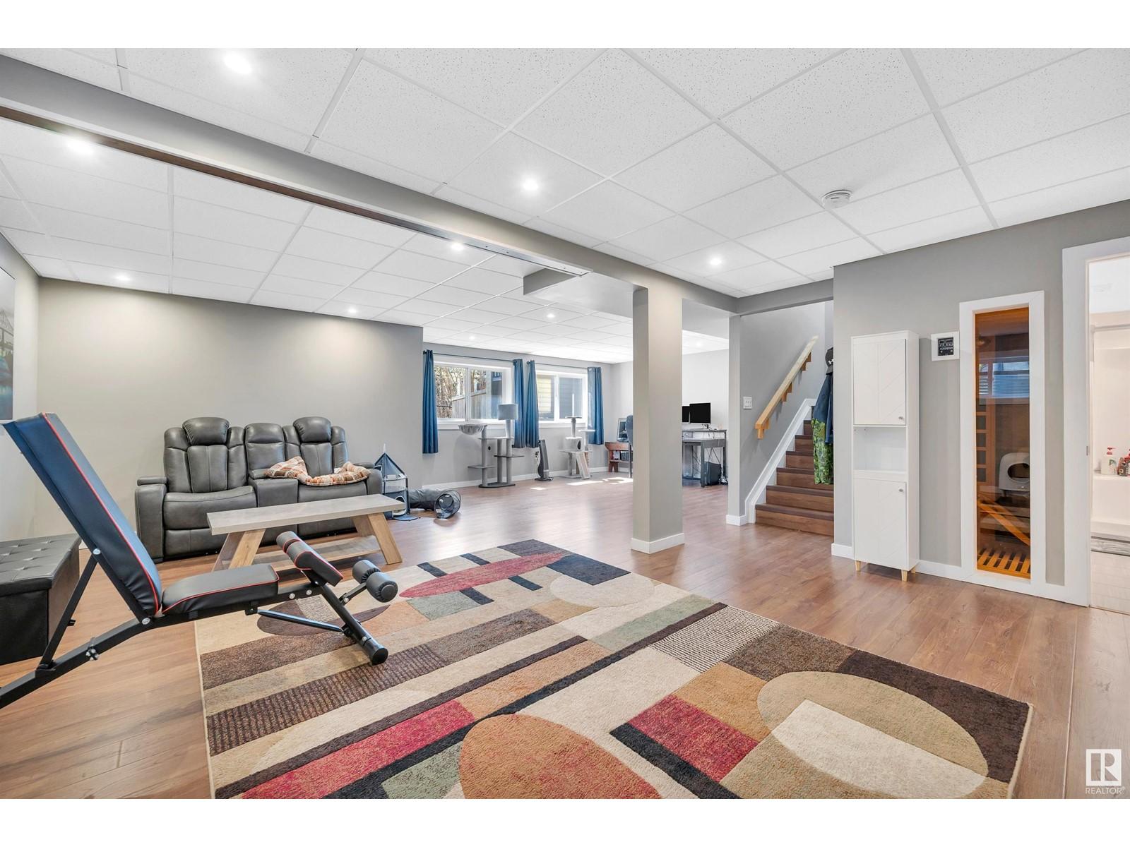 












2305 SPARROW CR NW

,
Edmonton,




Alberta
T5S0G8

