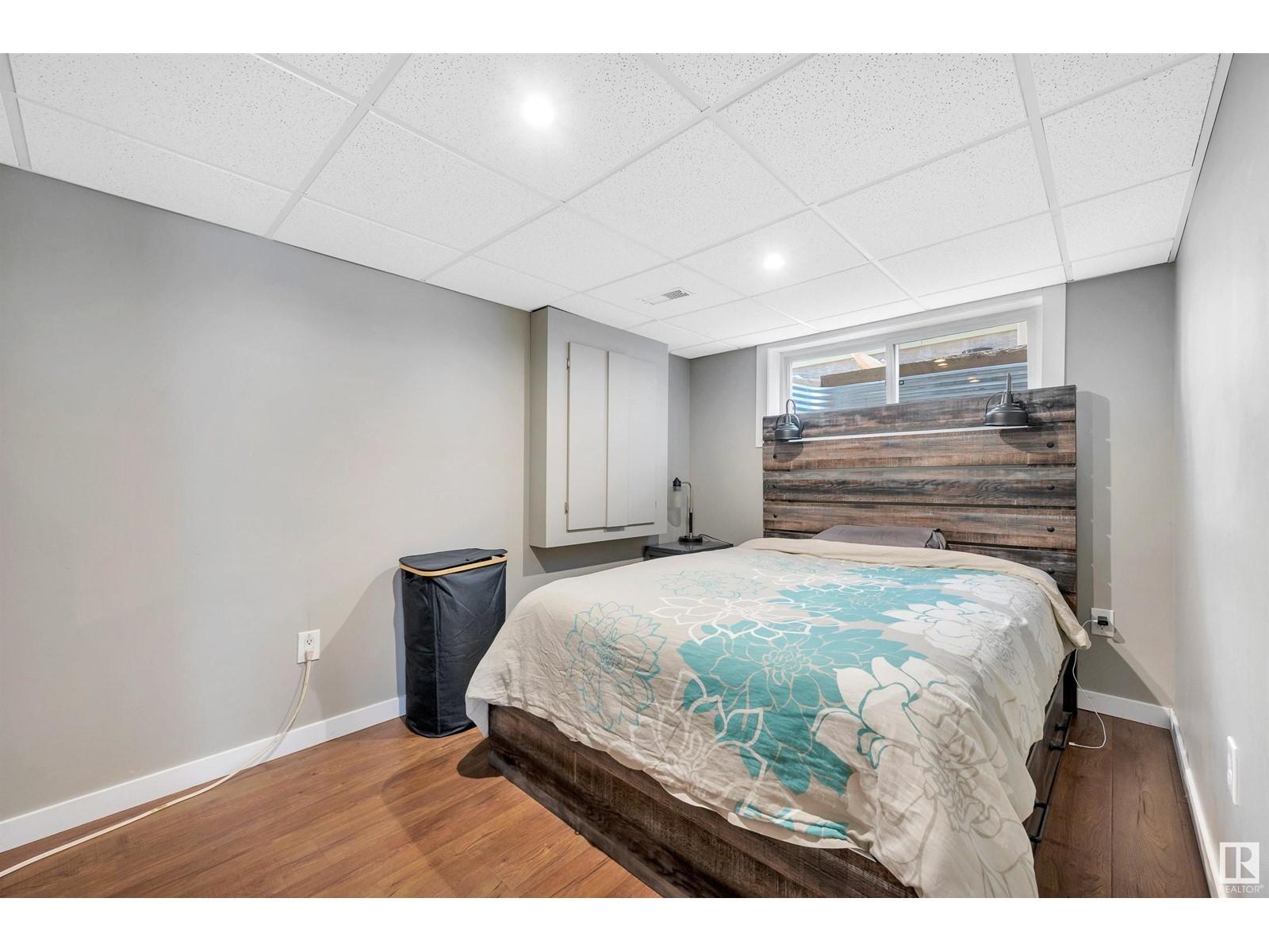 












2305 SPARROW CR NW

,
Edmonton,




Alberta
T5S0G8

