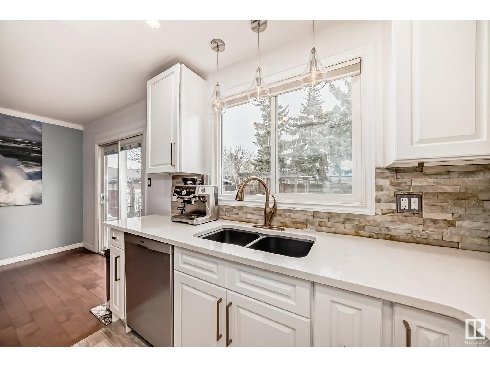 












3543 105B ST NW

,
Edmonton,




Alberta
T6J2K9


