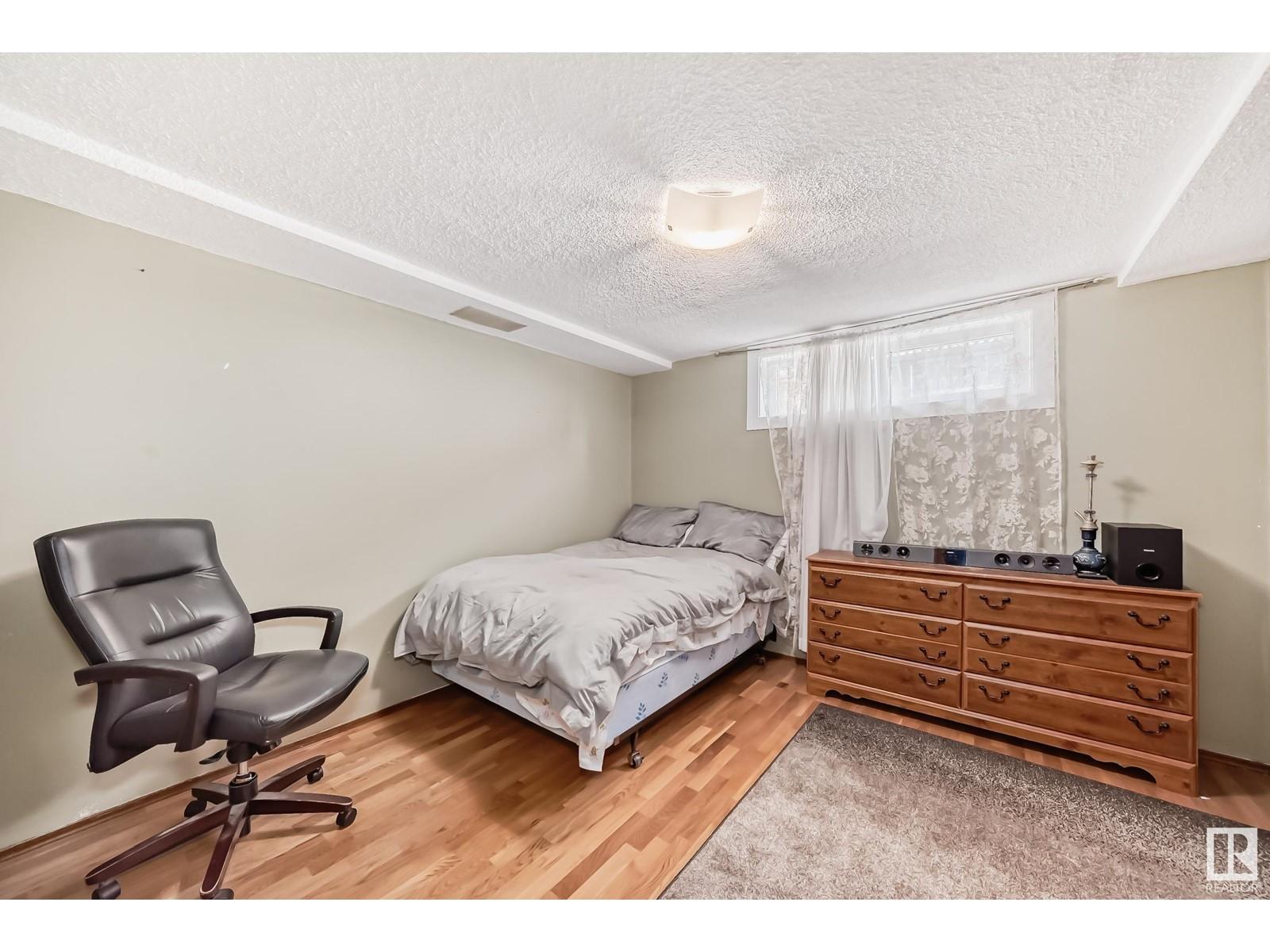 












3543 105B ST NW

,
Edmonton,




Alberta
T6J2K9

