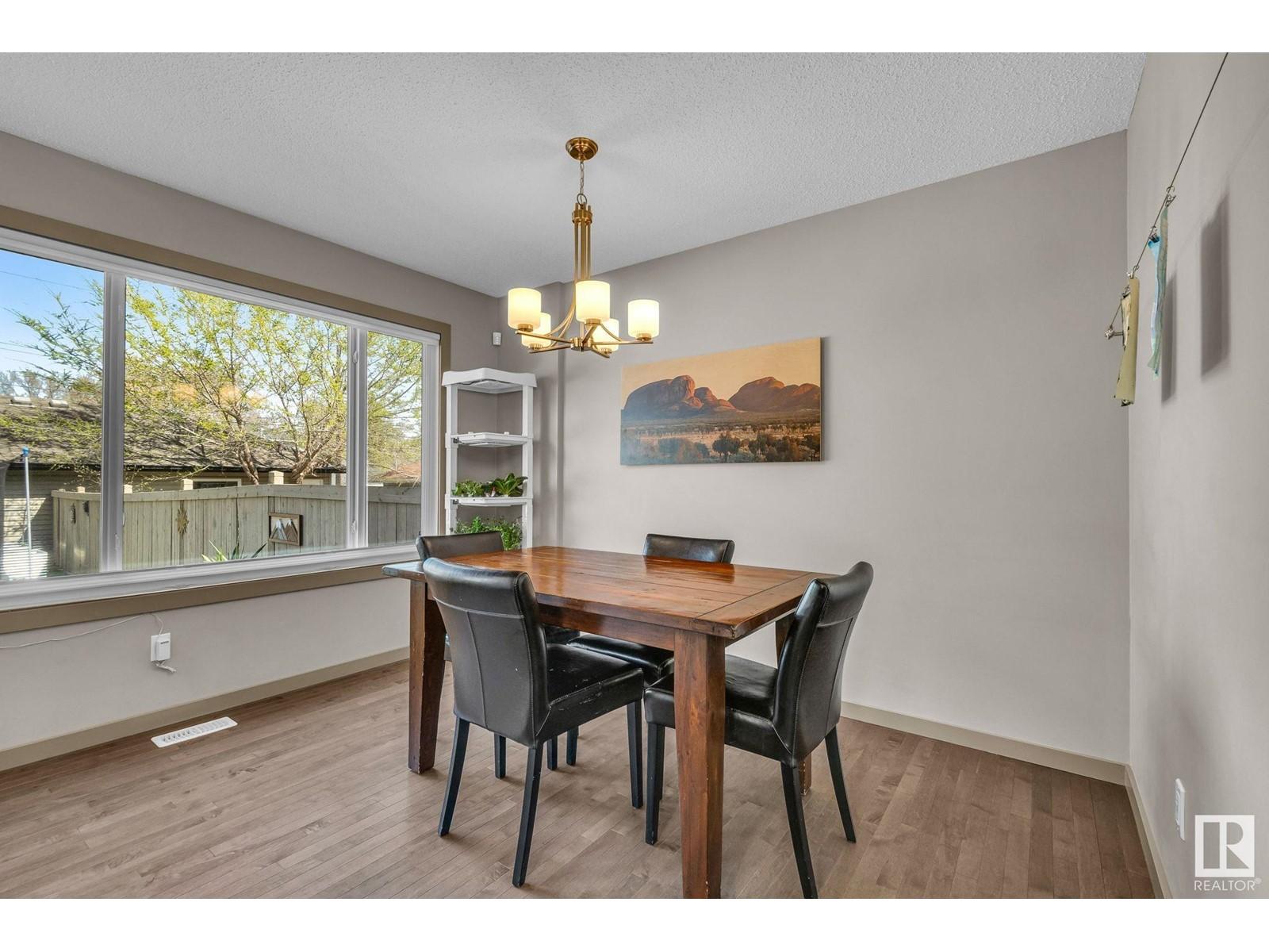 












9816 79 AV NW NW

,
Edmonton,




Alberta
T6E1R1

