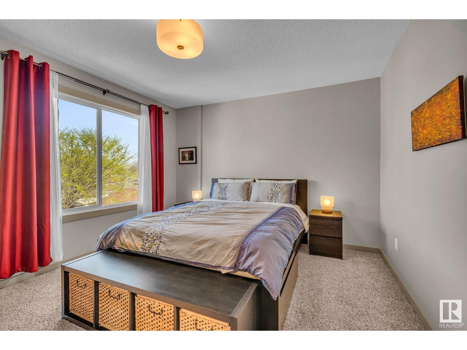 












9816 79 AV NW NW

,
Edmonton,




Alberta
T6E1R1

