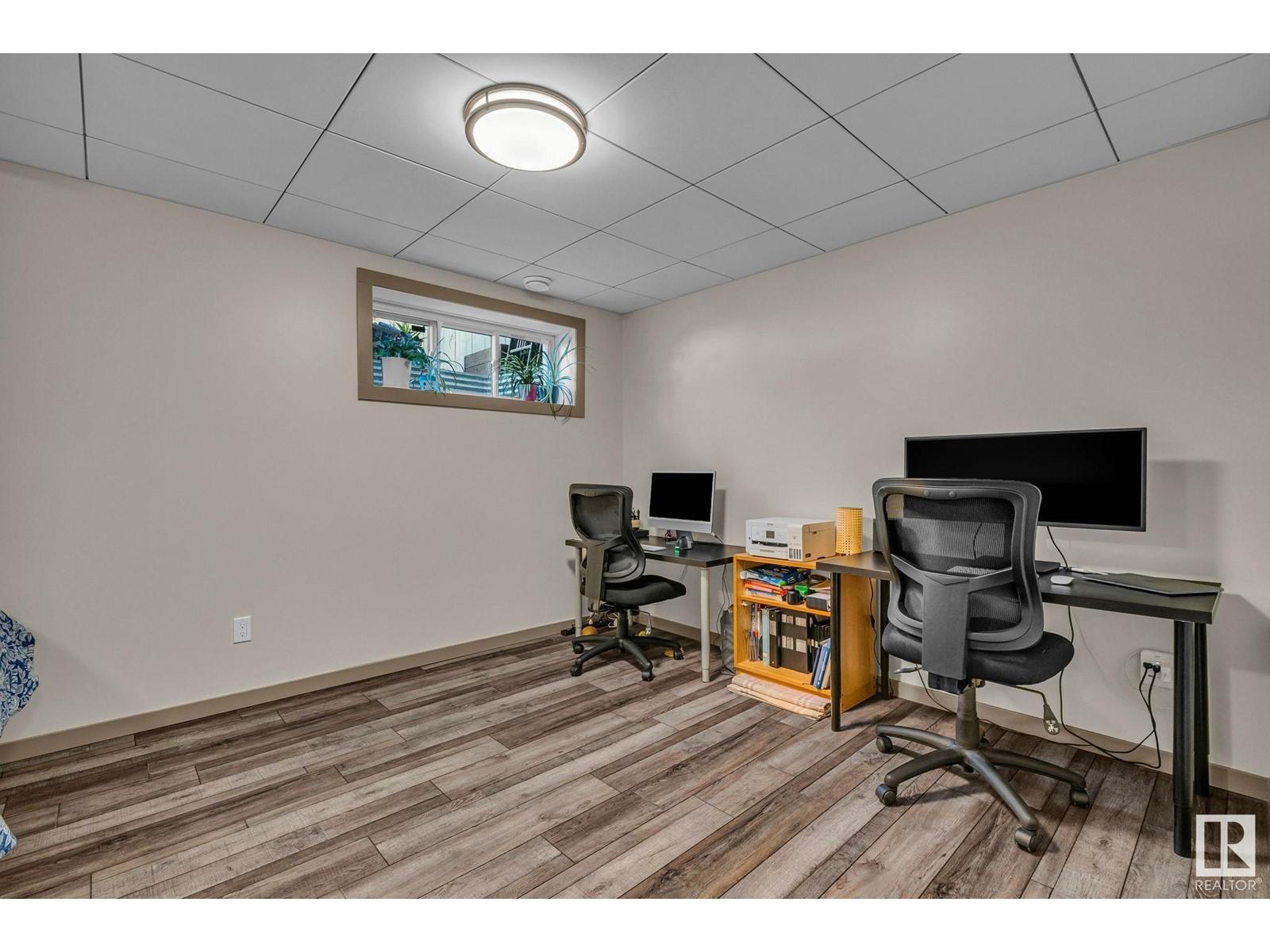 












9816 79 AV NW NW

,
Edmonton,




Alberta
T6E1R1

