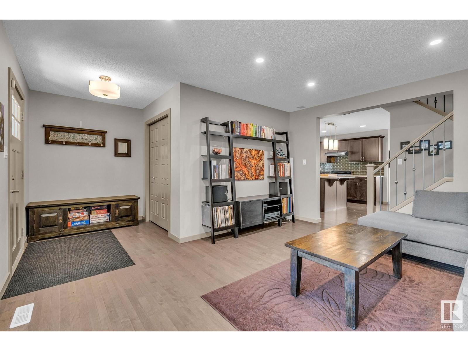 












9816 79 AV NW NW

,
Edmonton,




Alberta
T6E1R1

